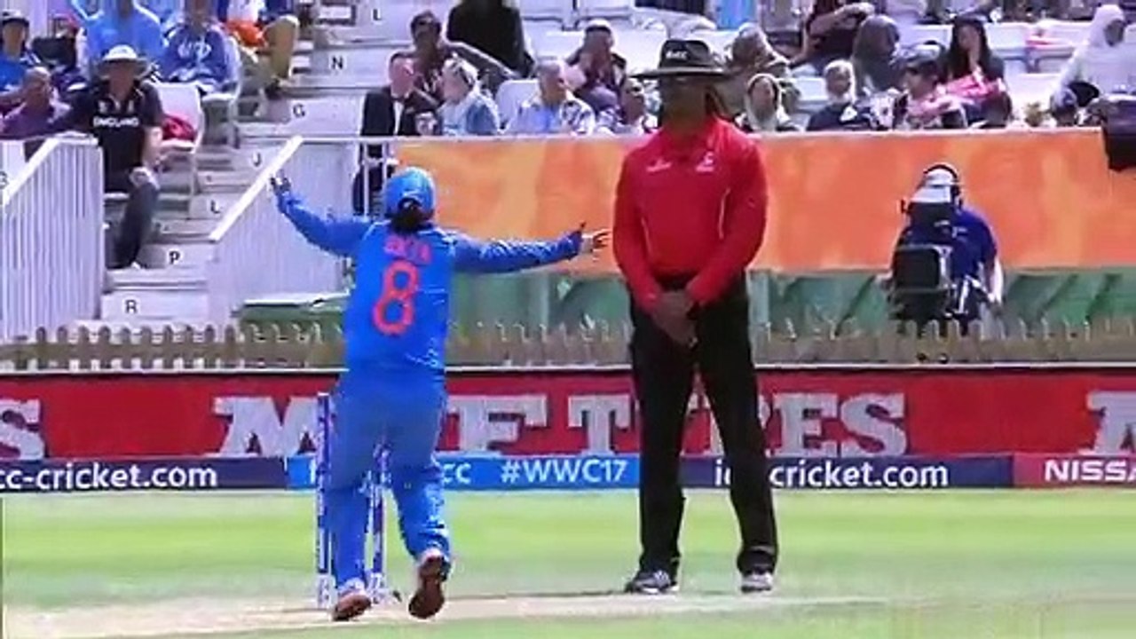 ekta bisht bowling