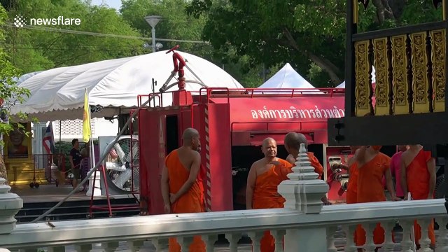 Buddhist monks tackle fire at temple in Thailand