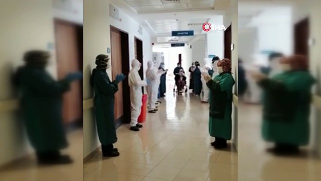 93 yaşında koronavirüsü yendi, alkışlarla taburcu oldu