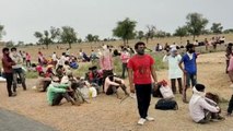 लॉकडाउन में अलवर-भरतपुर सीमा पर फंसे 4 राज्यों के 800 मजदूर, ग्रामीणों ने की भोजन की व्यवस्था