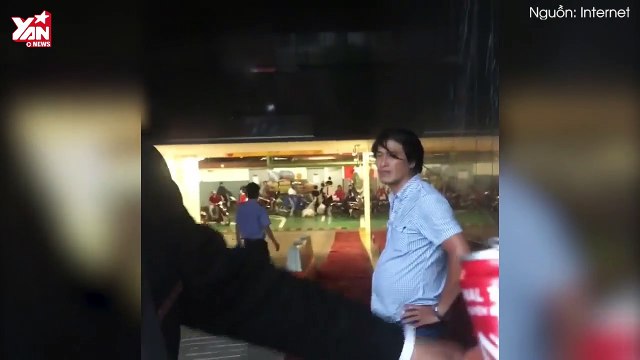 Clip quản lí cao ốc TP.HCM trợn mắt gào thét đuổi người trú mưa giữa trời mưa to khiến CĐM bức xúc