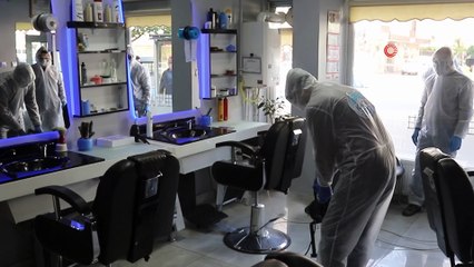 Kayseri'de berber ve kuaförler dezenfekte ediliyor