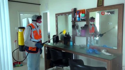 Büyükçekmece'de kuaförler dezenfekte edildi, çalışanlara koruyucu siperlik dağıtıldı