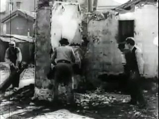 Démolition d'un mur (Demolición de un muro) [1896]
