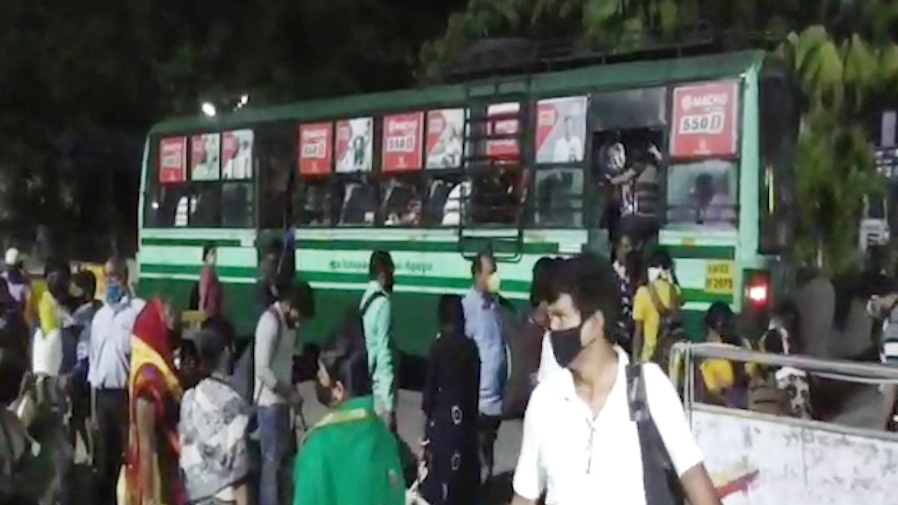 காட்பாடியிலிருந்து சிறப்பு ரயில்..1140 பேர் நள்...