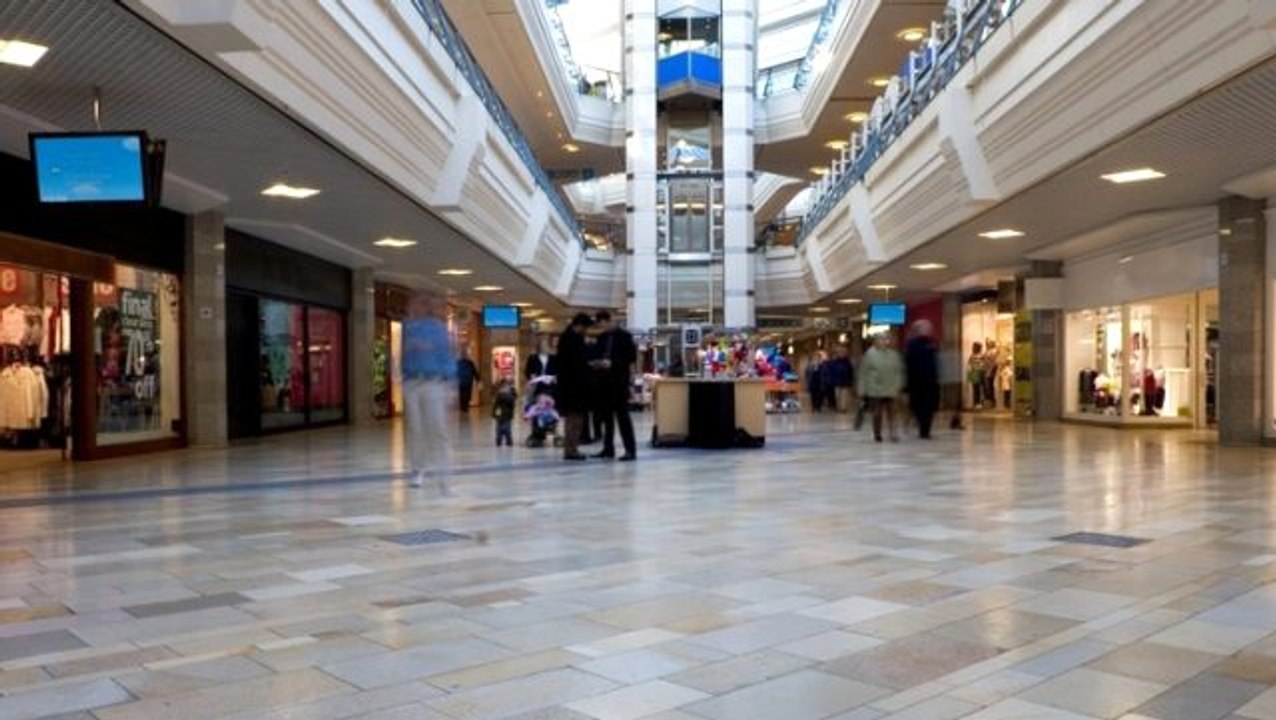 Bilim Kurulu Üyesi Prof. Dr. Tevfik Özlü'den AVM uyarısı: Yapay havalandırmanın olduğu mekanlar güvenli değil