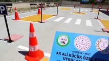 Özel eğitim kurumunun bahçesine trafik parkı yapıldı