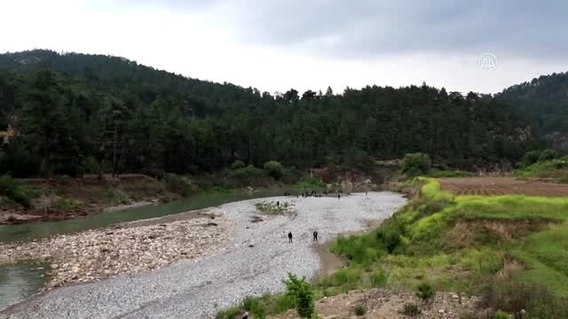 Balık avladıkları derede kaybolduğu öne sürülen iki kişi aranıyor
