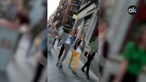Rita Maestre vulnera la normativa de los paseos: pillada con dos amigas y sin distancia de seguridad