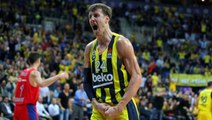 Fenerbahçe'nin yıldız basketbolcu Jan Vesely, oğluyla antrenman yaptı