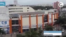 Parte do telhado do Shopping Laranjeiras ameaça soltar