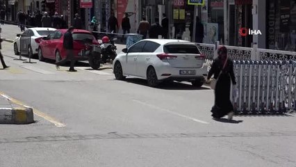 Van'ın işlek caddeleri yeniden trafiğe açıldı