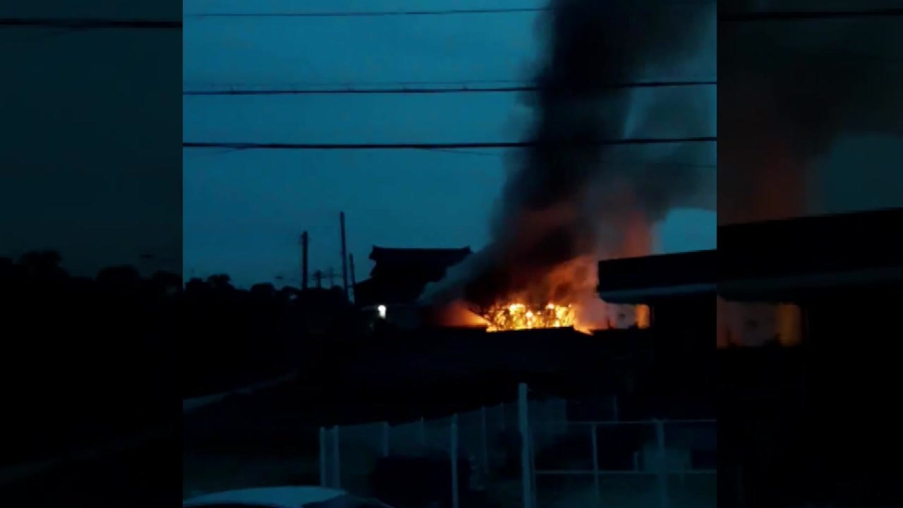 경기도 이천 주택 화재...인명 피해 없어 / YTN