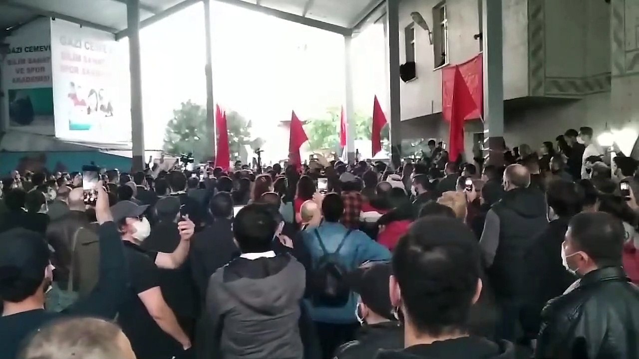 Grup Yorum üyesi İbrahim Gökçek Gazi Cemevi'nden 'Uğurlama' ile uğurlandı