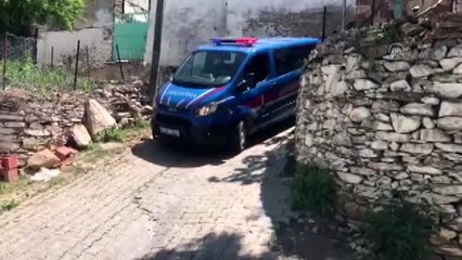 Evden çıkamayan Feriştah nineyi, annesinin mezarını ziyarete jandarma götürdü