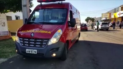Moto e carro colidem no Bairro Guarujá