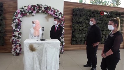 Korona Virüs Yasağına Takılan 19 Yaşındaki Gelin Özel İzinle Dünya Evine Girdi