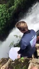 Oseriez-vous plonger dans cette chute d'eau à 36m de hauteur