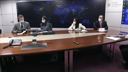 Los Reyes salen de Palacio para visitar la REE