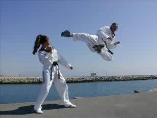 TAEKWONDO ANDRE LIMA - COUP DE PIED SAUTE TRES RAPIDE!!!!