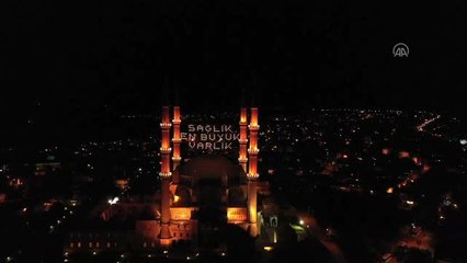 Selimiye Camisi'ne "Sağlık En Büyük Varlık" yazılı mahya asıldı