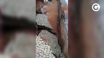 Mar avança em Jacaraípe, destruindo parte do calçadão