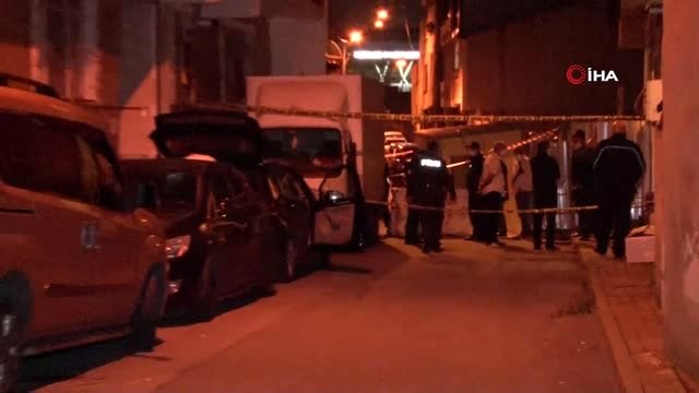 Esenler'de bina inşaatının bulunduğu sokağın zemininde kayma meydana geldi