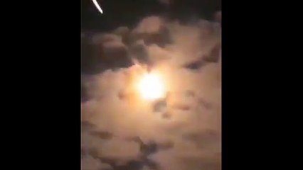 Endonezya'da büyük bir meteorun düşme anı saniye saniye görüntülendi