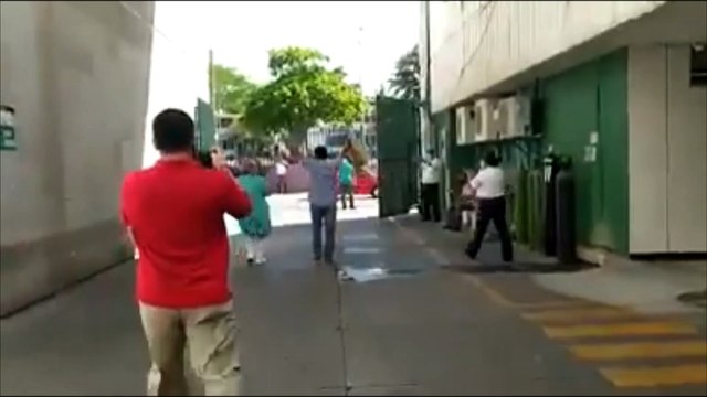 ¡Hay júbilo! Tres pacientes tras superar el COVID-19 son dados de alta en el IMSS