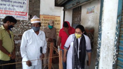 गोरखपुर: क्वारंटाइन सेंटर में जांच करने पहुंचे ज्वाइंट मजिस्ट्रेट, गाड़ी पर किया पथराव