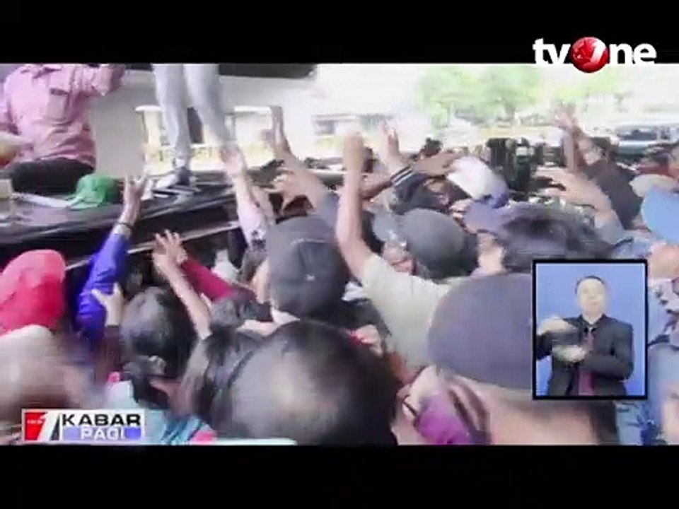 Pembagian Sembako di Tanah Abang Berakhir Ricuh