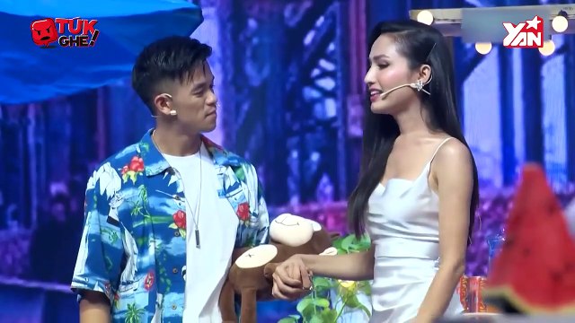 TỨK GHÊ - Hoài Sa đáp trả khi bị cho là 'bản sao' của Hương Giang