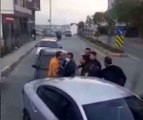 Arnavutköy'de bekçinin sopayla kendisine saldıran kişiyi vurma anı