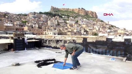 MARDİN Sosyal medyada bir araya gelip, her gün uçurtma uçuruyorlar