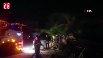 Şelaleye uçan otomobilden sağ kurtuldular