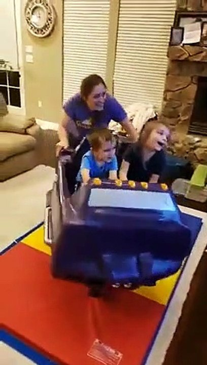 Il a créé un simulateur de montagnes russes pour ses enfants !