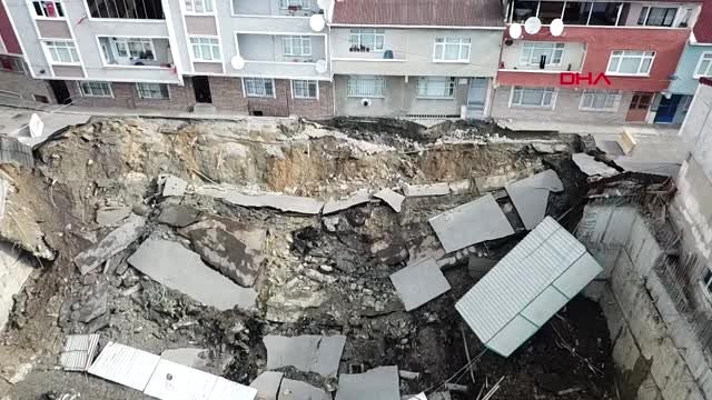 ESENLER'DE ÇATLAKLAR OLUŞAN YOL VE İSTİNAT DUVARI ÇÖKTÜ