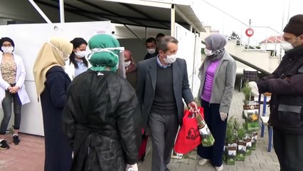 Karaman'da karantina süresi dolan 483 kişi çam fidanlarıyla uğurlandı