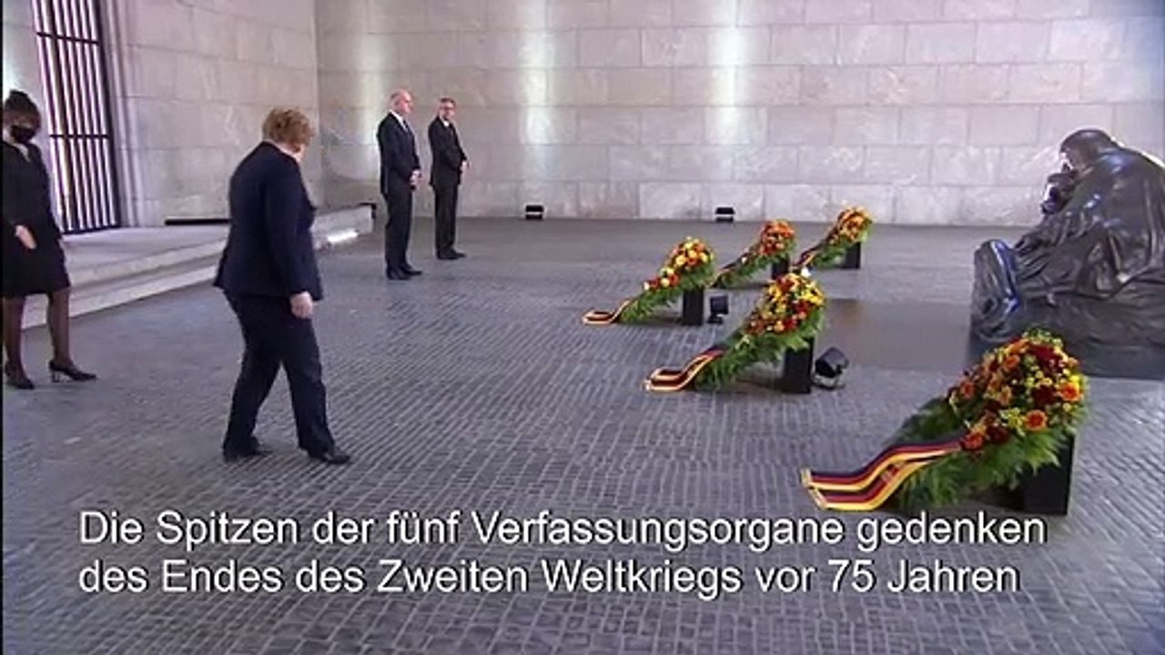 Merkel und Steinmeier gedenken Weltkriegsende