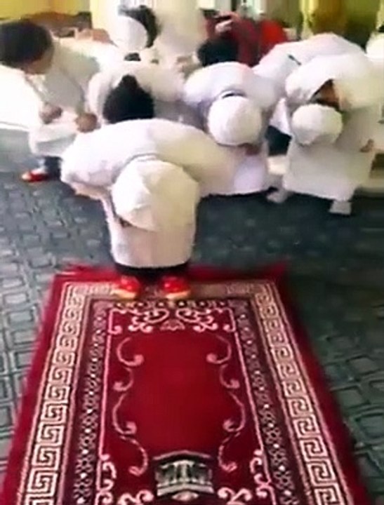 Subhan Allah, the little boy is praying