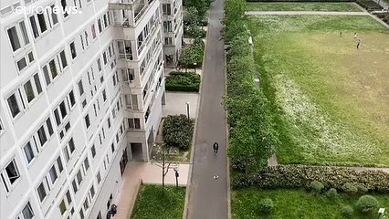 Coronavirus : dans les banlieues, le défi de l'éducation malgré tout