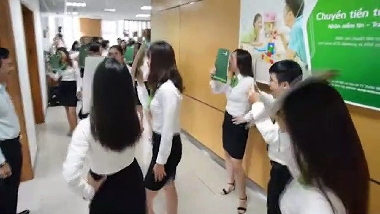 Nhân viên hát nhạc chế chúc mừng sinh nhật Sếp khiến CĐM phát cuồng vì quá dễ thương