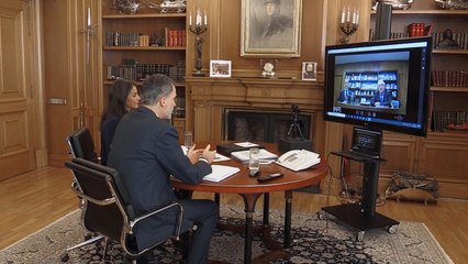 Los Reyes se reúnen con los responsables de Central Lechera Asturiana