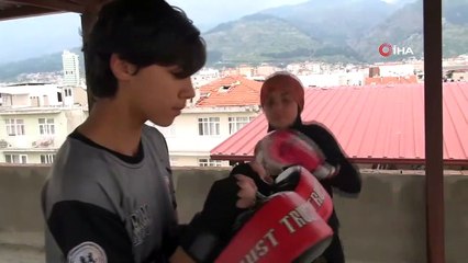 Koronavirüs Spora Engel Olmadı, Ev Çatısı Spor Salonuna Dönüştü