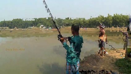 下载视频: Fish hunting  Big rohu fish | Fish Catching by Rod And Hook | Fishing In Bangladesh 2020