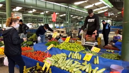 Burhaniye’de pazara sosyal mesafe ayarı