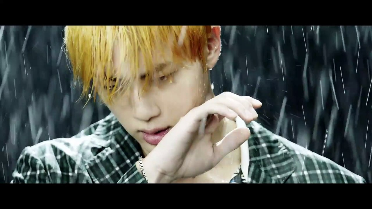 Anh cả Jin bắn phát súng đầu tiên cho màn comeback của BTS