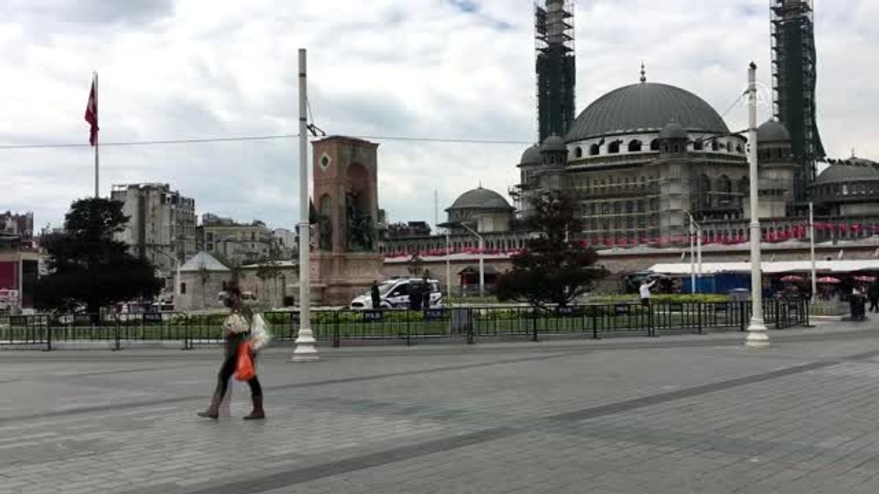 Sokağa çıkma kısıtlaması öncesinde İstanbul'da alışveriş hareketliliği