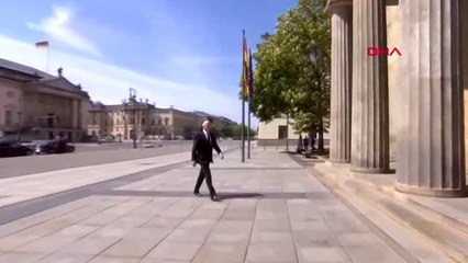 Almanya'da 'sosyal mesafeli' Zafer Günü töreni