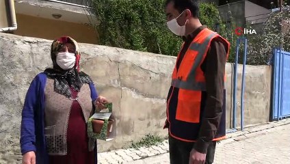 İpekyolu Belediyesinden annelere çiçek